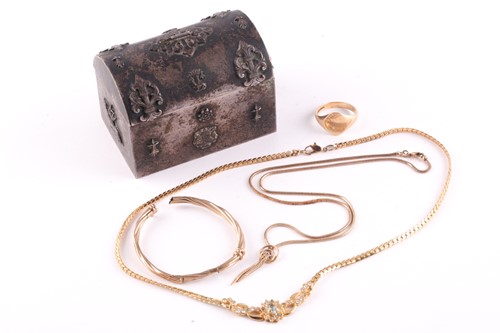 Lot 89A - A 9ct yellow gold signet ring, together with a...