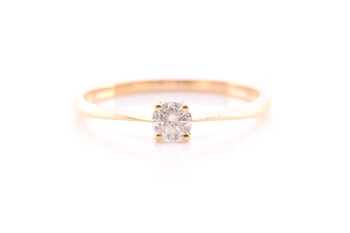 Lot 49 - A solitaire diamond ring, the round brilliant...