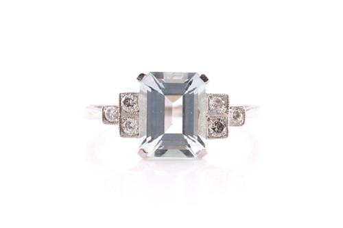 Lot 160 - An Art Deco style aquamarine and diamond ring;...