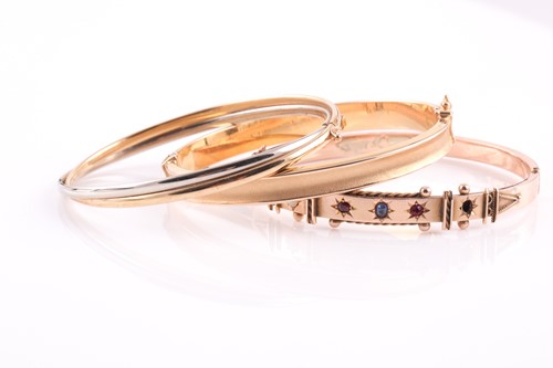 Lot 69 - Three 9ct gold bangles, comprising; an...