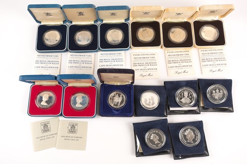Lot 320 - QEII - fourteen silver proof commemorative...