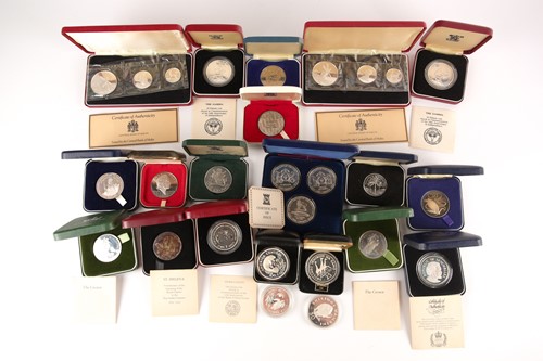 Lot 325 - Silver proof and proof coins, comprising...