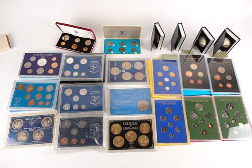 Lot 326 - A quantity of proof coin sets, comprising...