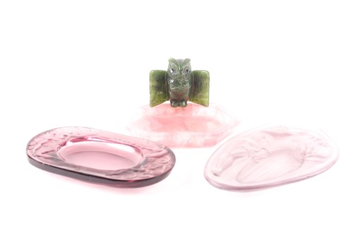 Lot 174 - A 20th century rose quartz pin dish of lozenge...