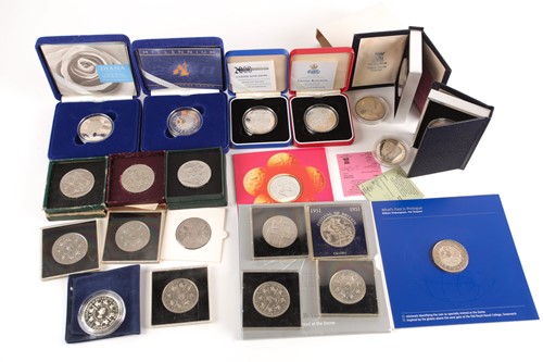 Lot 329 - Silver proof and uncirculated £5, comprising 2...
