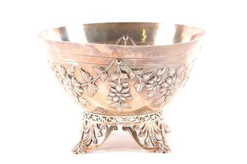 Lot 302 - An Edwardian heavy silver circular fruit bowl,...