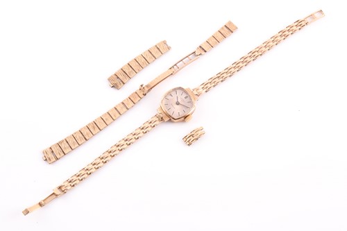 Lot 8 - A ladies Rotary 9ct gold oblong quartz...