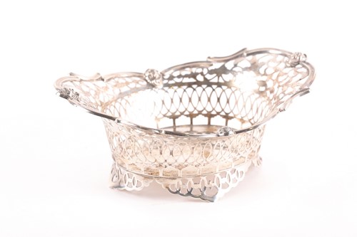 Lot 299 - An Edwardian silver oval bonbon basket,...