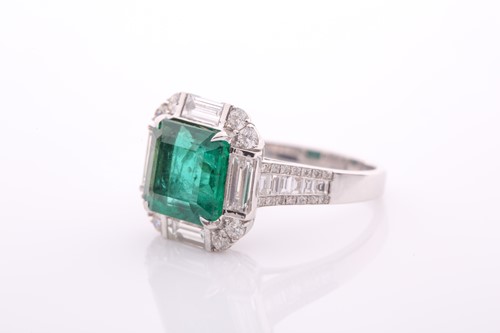 Lot 34 - An emerald and diamond square cluster ring,...