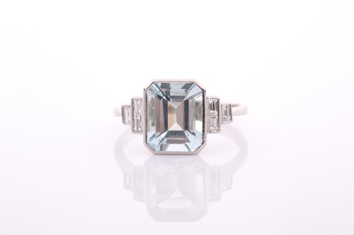 Lot 73 - An aquamarine and diamond dress ring in Art...