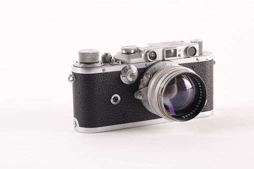 Lot 227 - A Leica camera, No.186559, marked Ernst Leitz...