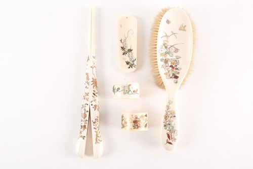 Lot 256 - A small collection of Japanese shibayama,...