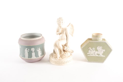 Lot 447 - A Wedgwood tricolour jasperware cache pot and...
