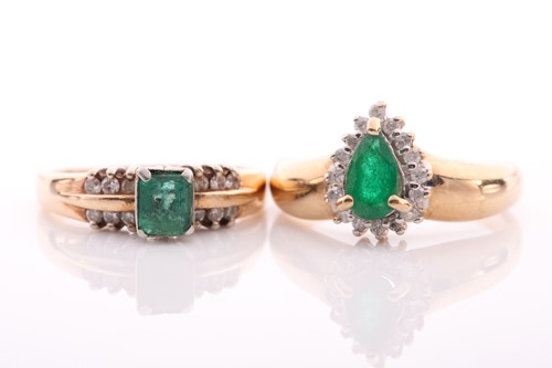 Lot 109 - An emerald and diamond cluster ring, the...