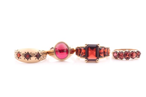 Lot 164 - A five stone half hoop graduated garnet ring,...
