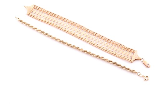 Lot 46 - A 9 carat gold articulated, openwork lozenge...