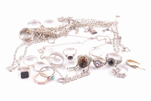 Lot 123 - A group of various silver and white metal...