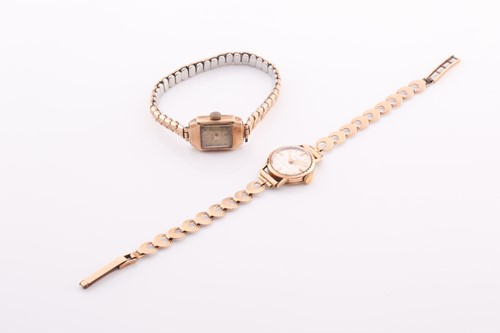 Lot 379 - A 9ct gold ladies Accurist wristwatch,...