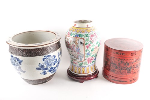 Lot 274 - A Chinese famille rose vase, Qing, 19th...