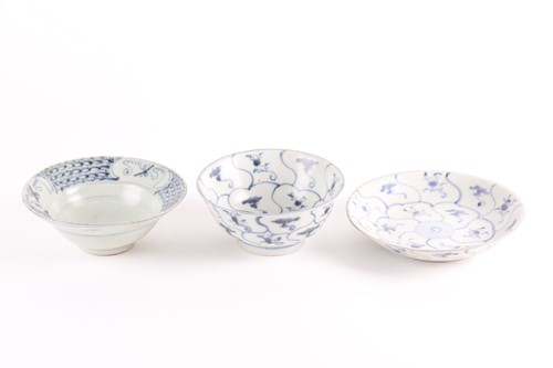 Lot 275 - Three items of blue & white Tek Sing cargo,...
