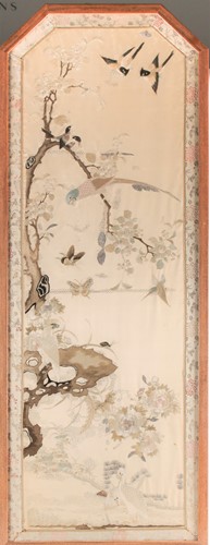 Lot 285 - A large Chinese silk embroidered panel, early...
