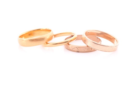 Lot 202 - A 22ct yellow gold ring, size M 1/2, together...