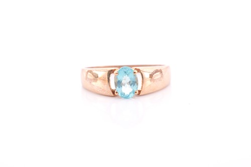 Lot 261 - A 9ct yellow gold and apatite ring, set with a...