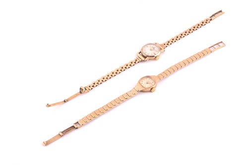 Lot 3 - A ladies 9ct yellow gold Everite cocktail...