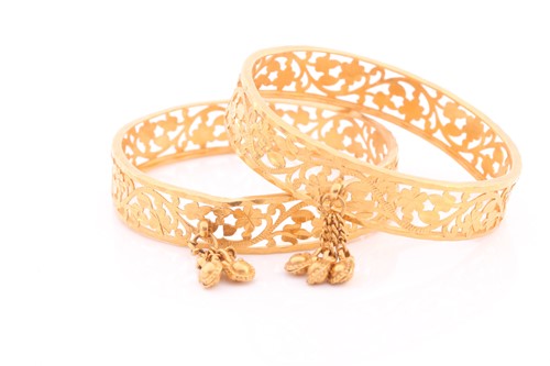 Lot 266 - A pair of Indian yellow metal bracelet bangles,...
