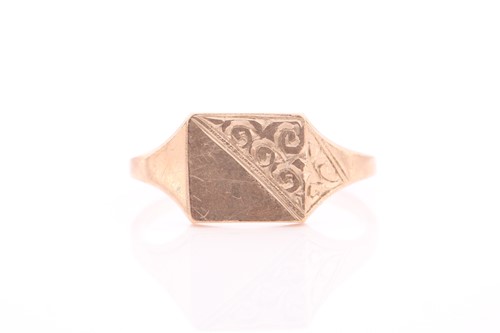Lot 329 - A 9ct yellow gold signet ring, size N 1/2.