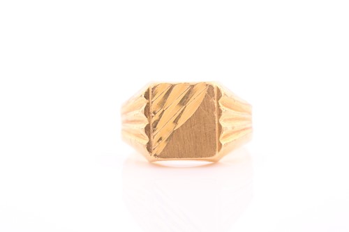 Lot 259 - A yellow metal signet ring, with engraved...
