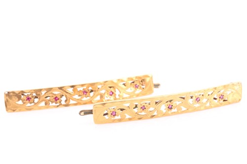 Lot 38 - A pair of yellow metal hair clips, with...