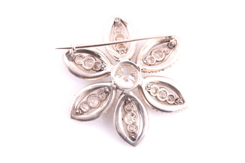 Lot 97 - A Victorian diamond cluster brooch, in the...