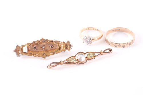 Lot 178 - An Edwardian peridot and split pearl bar...