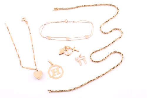 Lot 24 - A gold foxtail link chain; marked '750'; 14.2...