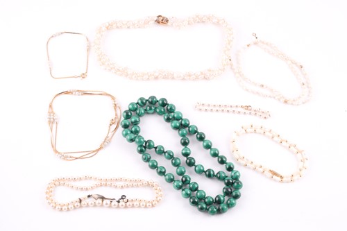 Lot 199 - A malachite beaded necklace, together with...