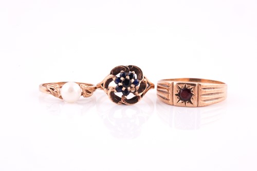 Lot 110 - A gentleman's single stone gypsy set garnet...