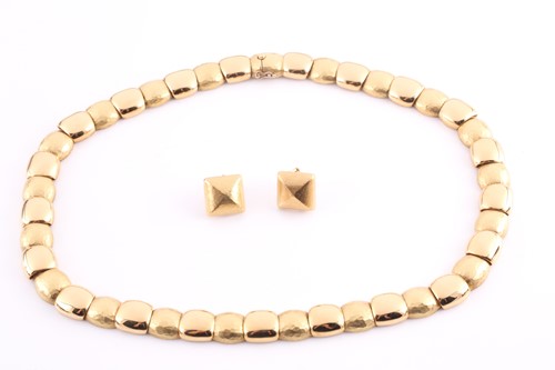 Lot 108 - Mappin and Webb. An 18ct yellow gold necklace,...