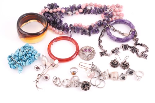 Lot 313 - A quantity of silver, white metal, costume and...