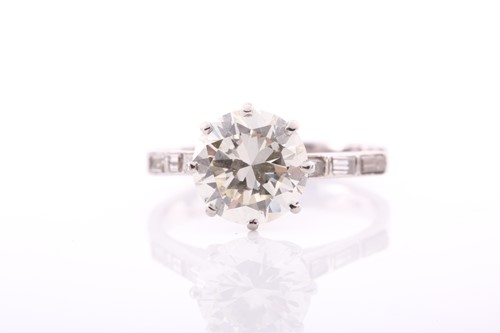 Lot 176 - A solitaire diamond ring, the round...