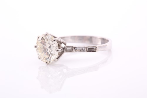 Lot 176 - A solitaire diamond ring, the round...