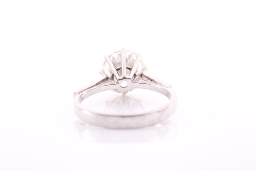 Lot 176 - A solitaire diamond ring, the round...