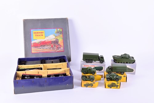 Lot 203 - A Hornby tinplate clockwork 0 Gauge MO Goods...