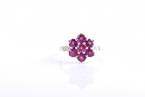 Lot 5 - A 9ct yellow gold, diamond, and rhodalite...