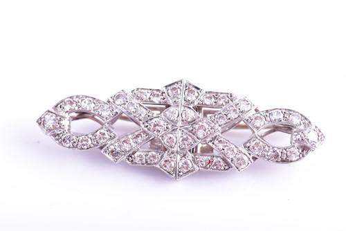 Lot 221 - An early to mid 20th century diamond double...