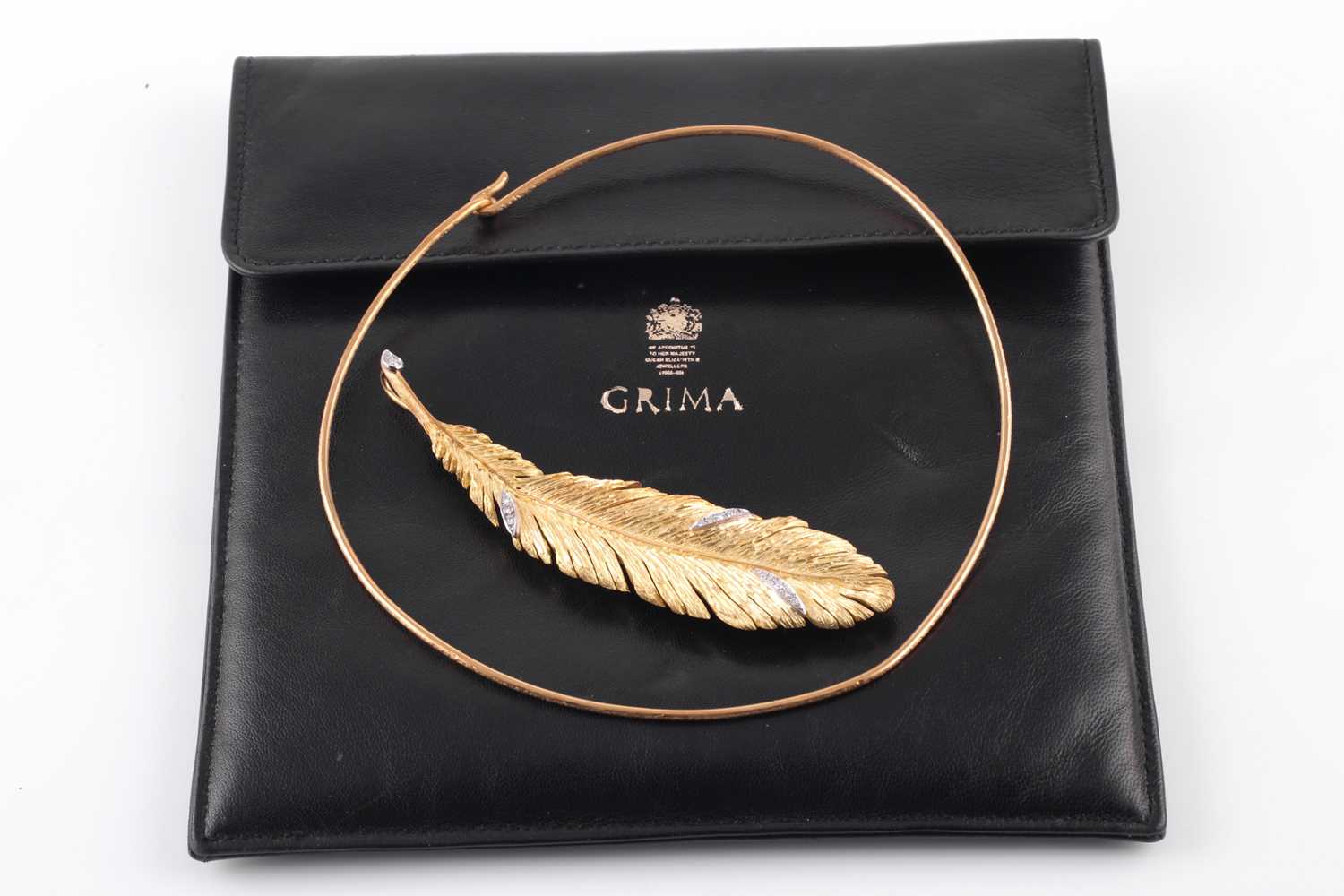 Lot 369 - Andrew Grima. An 18ct yellow gold pendant...