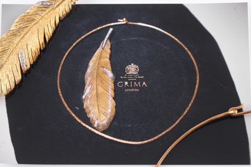 Lot 369 - Andrew Grima. An 18ct yellow gold pendant...