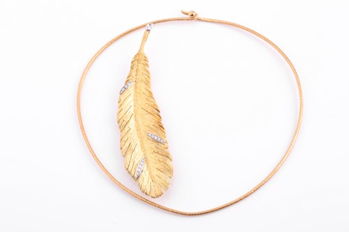 Lot 369 - Andrew Grima. An 18ct yellow gold pendant...