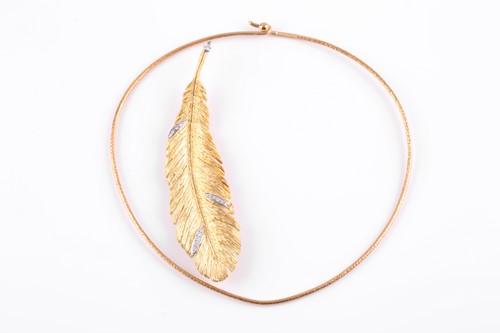 Lot 369 - Andrew Grima. An 18ct yellow gold pendant...