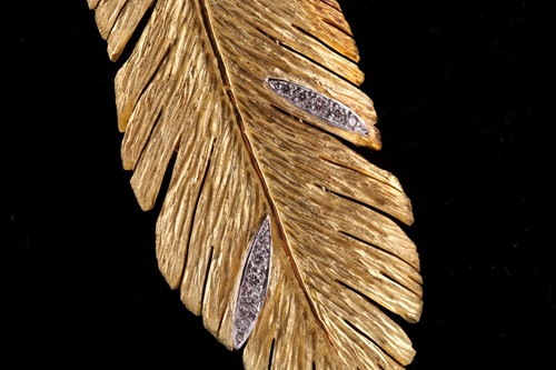 Lot 369 - Andrew Grima. An 18ct yellow gold pendant...